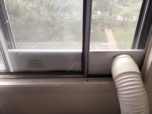 空调的板子，可以根据窗户大小调整