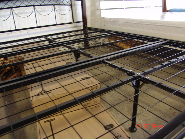 bedframe-metal-002.jpg